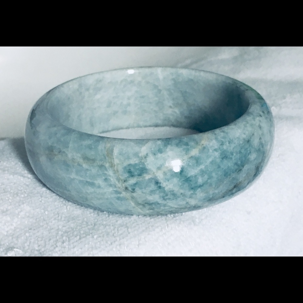 Solid Jade Bangle
